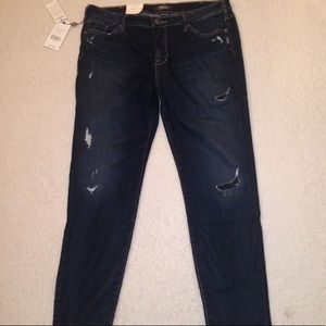 Mid-Rise Distressed Dark Wash Skinny Jeans!✨